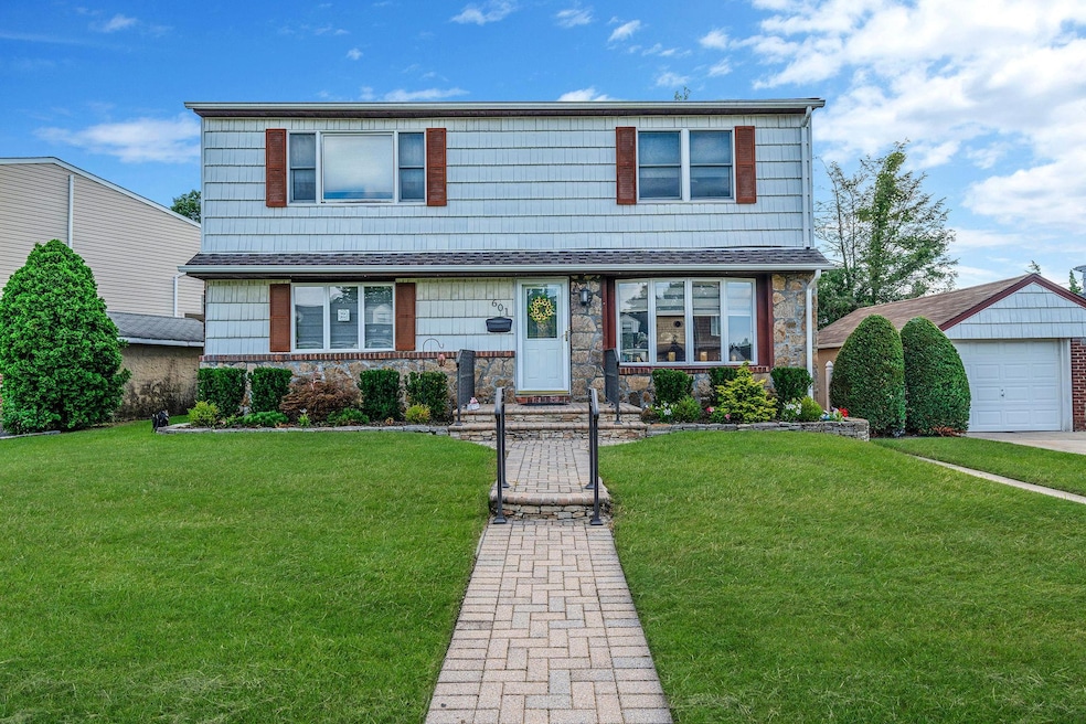 601 Bernice Rd, Franklin Square, NY 11010 - photo 1