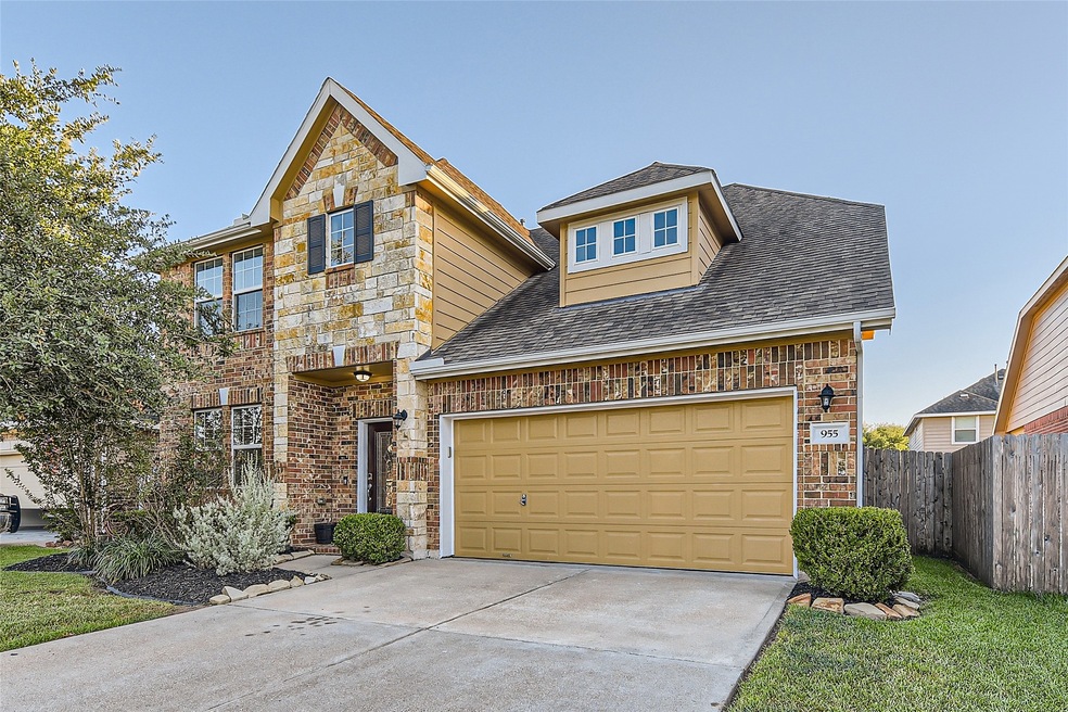 955 Jennifer St, Alvin, TX 77511 - photo 1