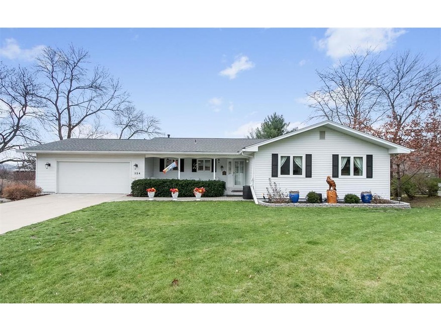 324 Trailridge Rd SE, Cedar Rapids, IA 52403 - photo 1