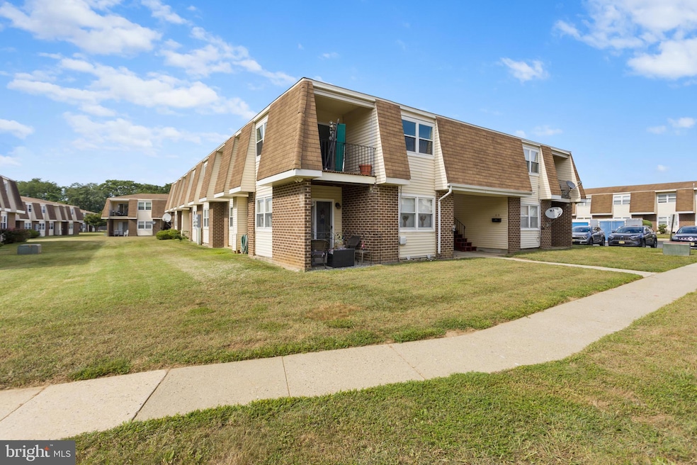 5 Florence Tollgate Place unit 5, Florence, NJ 08518 - photo 1