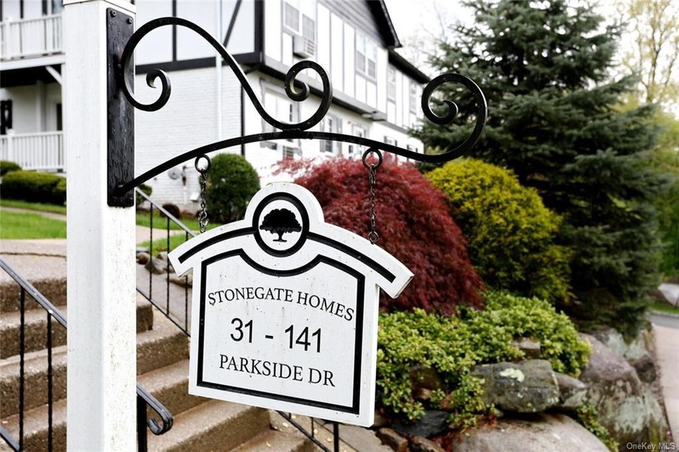 105 Parkside Dr, Suffern, NY 10901 - photo 1