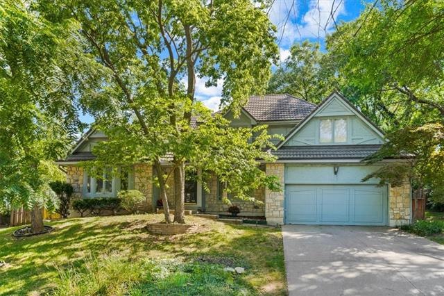 7819 Oakview Ln, Shawnee, KS 66216 - photo 1