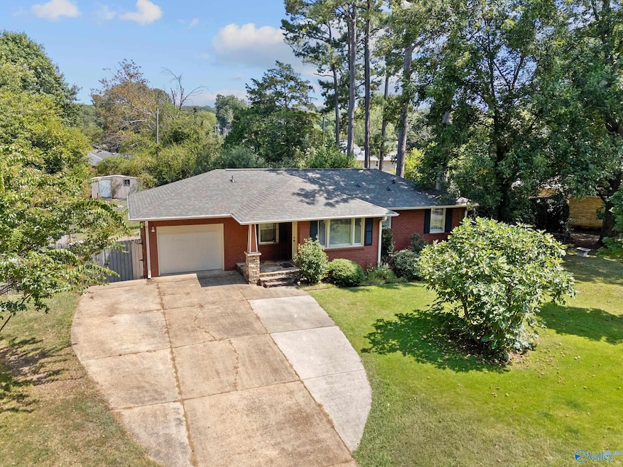 707 Graycroft Dr SW, Huntsville, AL 35802 - photo 1