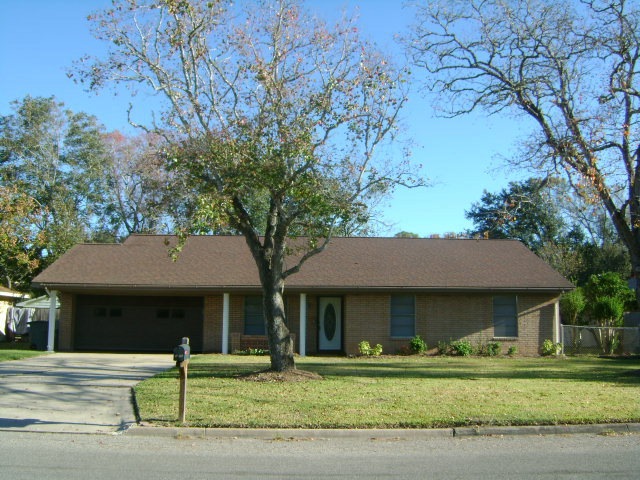 3805 Holly Glen Dr, Bay City, TX 77414 - photo 1