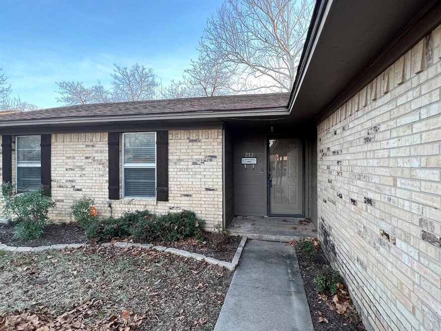 212 Victory St, Bonham, TX 75418 - photo 1