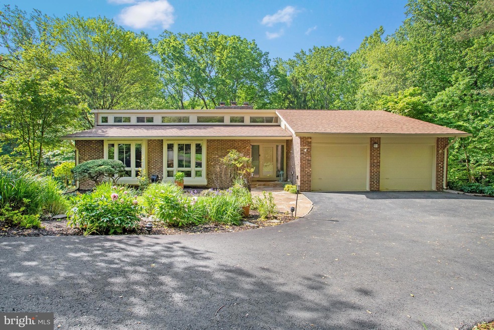 9027 Weatherwood Ct, Vienna, VA 22182 - photo 1