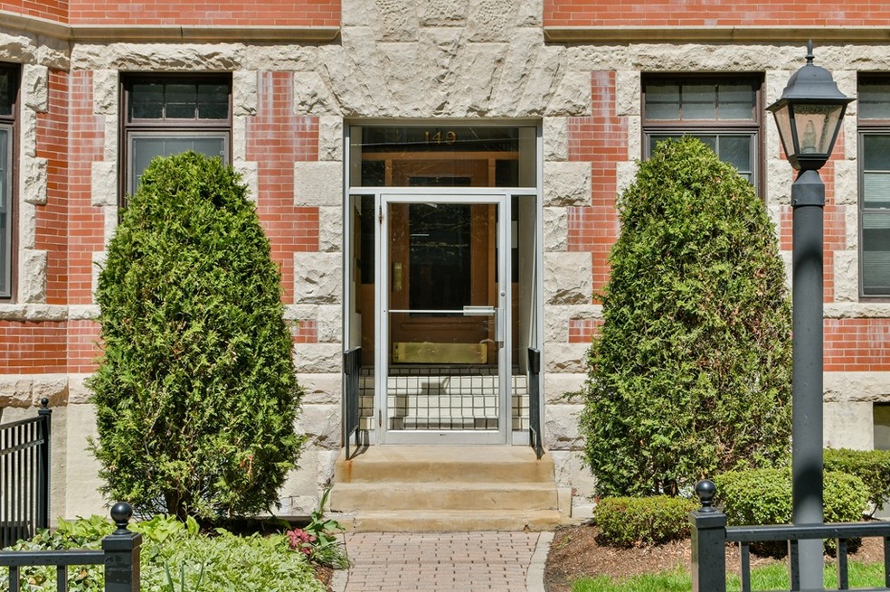 149 Winthrop Rd unit 3, Brookline, MA 02445 - photo 1