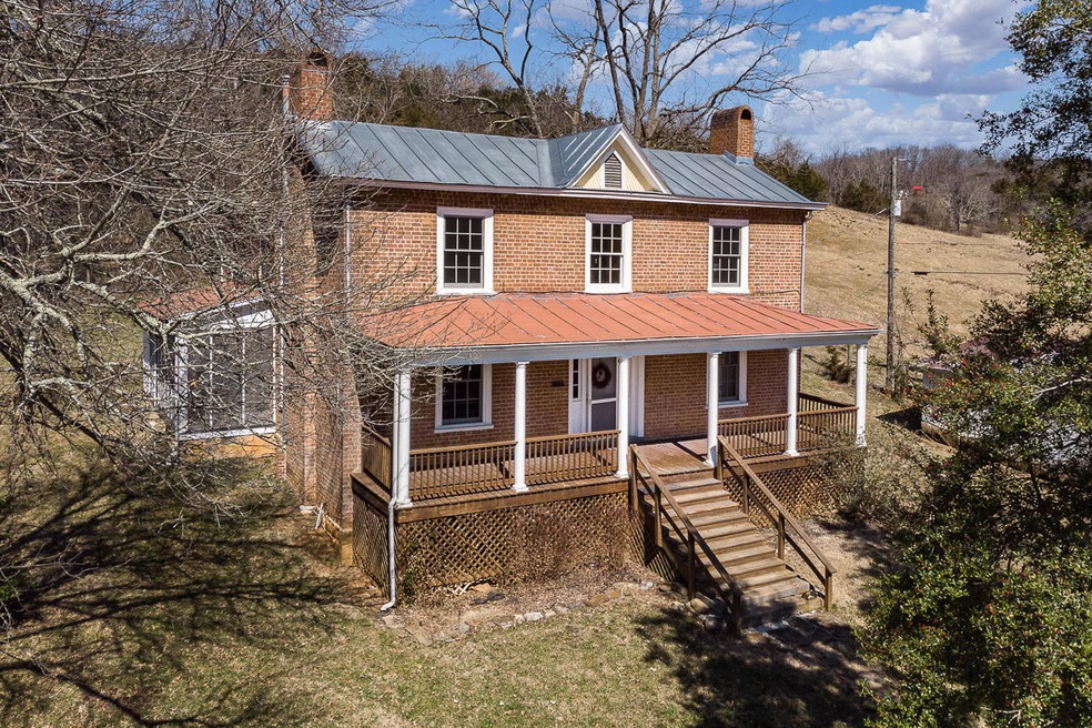 635 Forest Grove Rd unit 703, Lexington, VA 24450 - photo 1