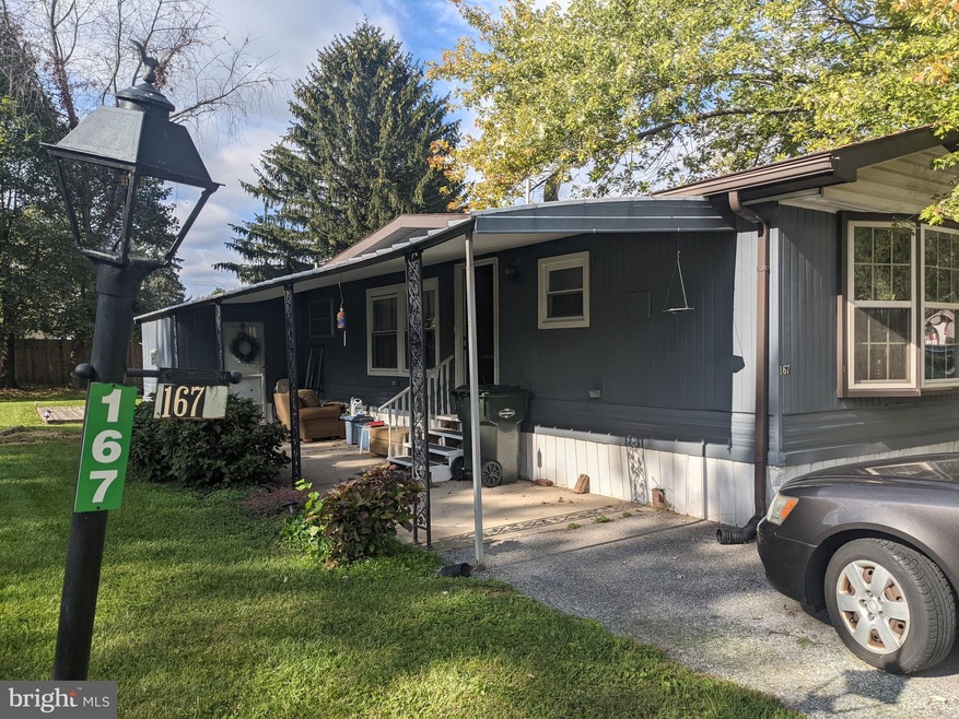 167 Crestwood Dr, Mount Wolf, PA 17347 - photo 1