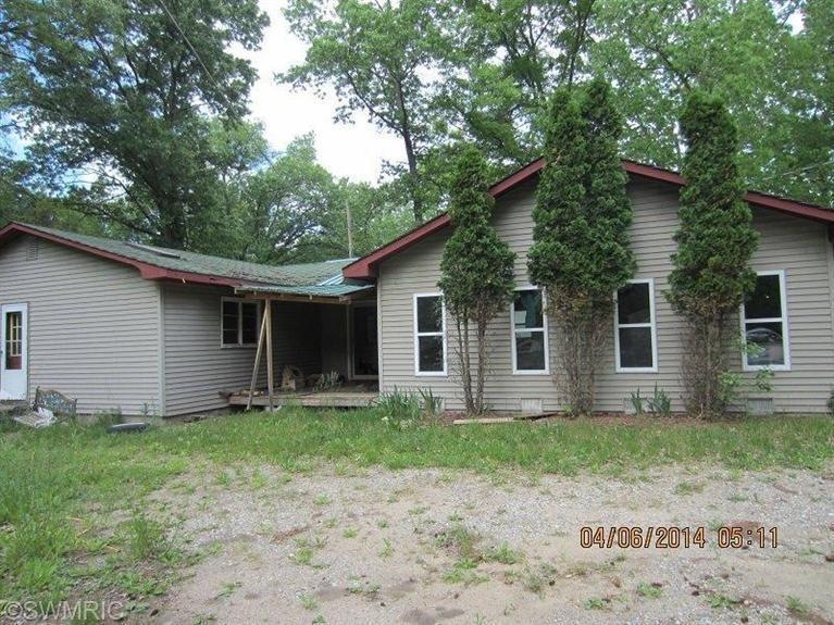 565 Pettibone Dr, Bitely, MI 49309 - photo 1