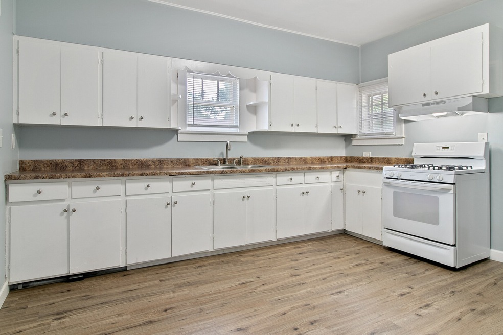 148 S Fulton Ave, Waukegan, IL 60085 - photo 1