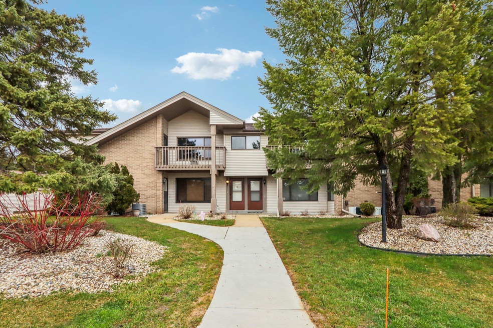 W177N9778 Riversbend Cir E-003