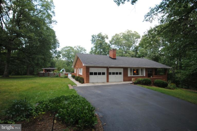 135 West St, Stephens City, VA 22655 - photo 1