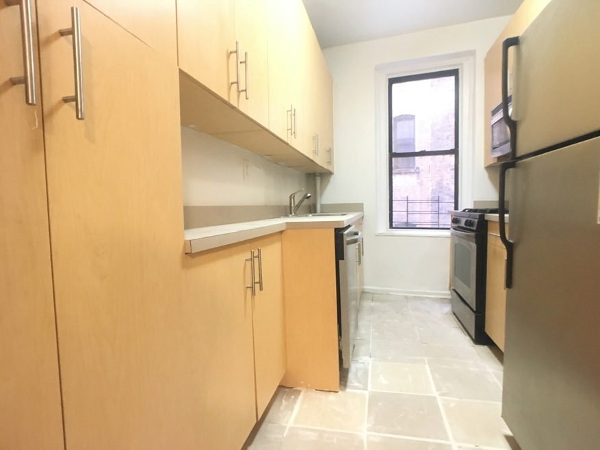 213 Bennett Ave unit 2-C, New York, NY 10040 - photo 1
