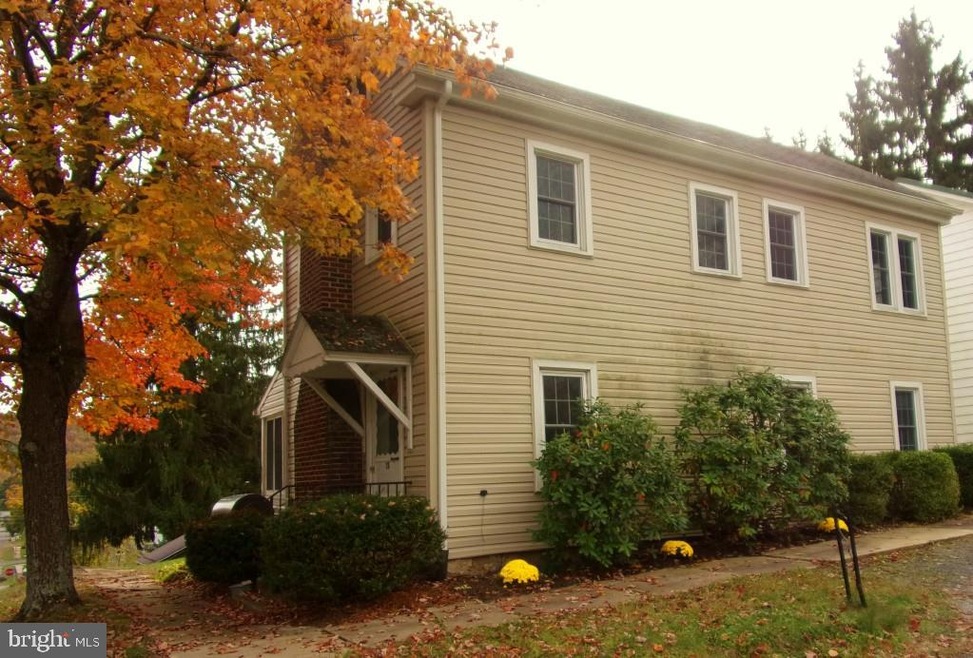 20 N Apple St, New Bloomfield, PA 17068 - photo 1