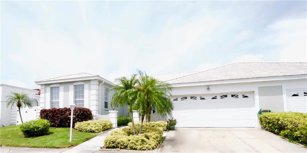 Beautiful 1 story condo in Palm Court