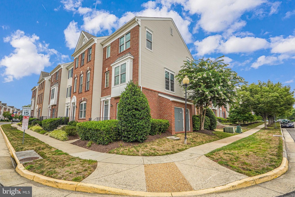 42846 Sykes Terrace, Chantilly, VA 20152 - photo 1