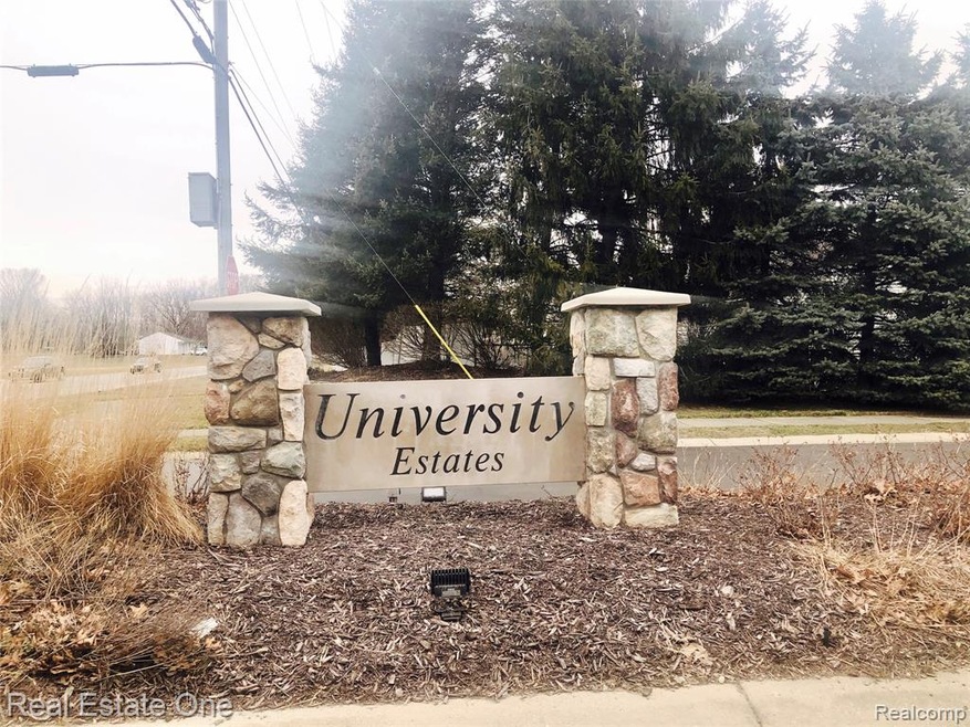 1078 Princeton Dr unit 40, Waterford, MI 48327 - photo 1