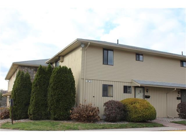 End unit townhouse style condo. 1150 square feet p