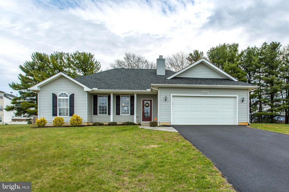 10237 Saddlebrooke Ln, Hagerstown, MD 21740 - photo 1