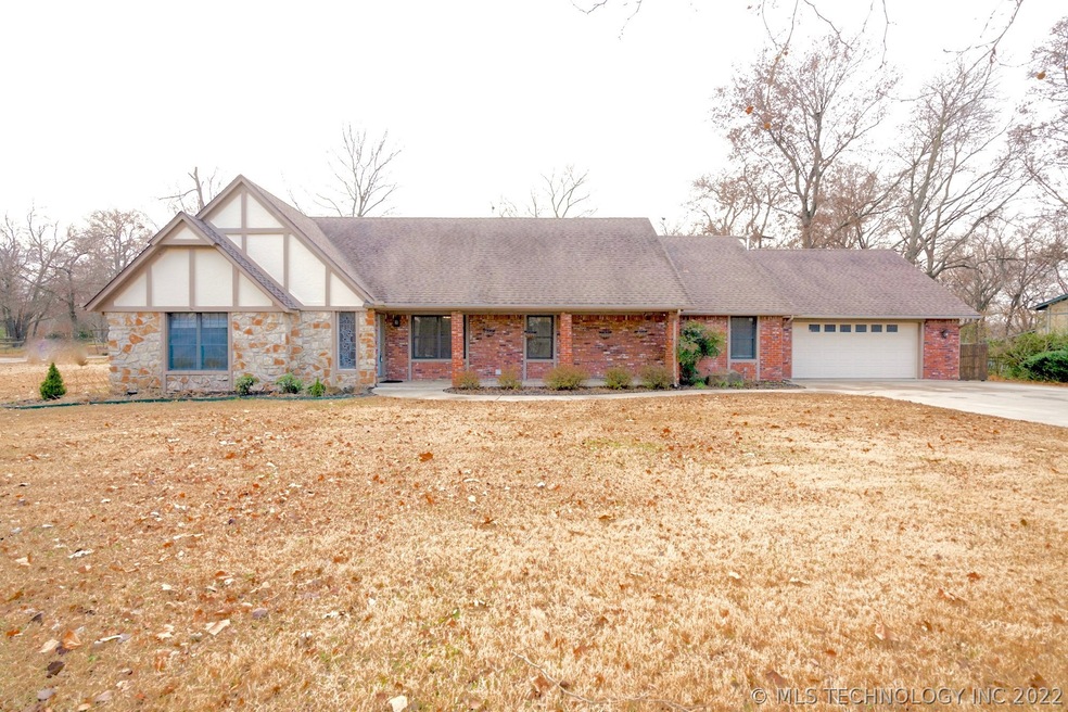 Stone and Full Brick on this Ranch Style Home in T