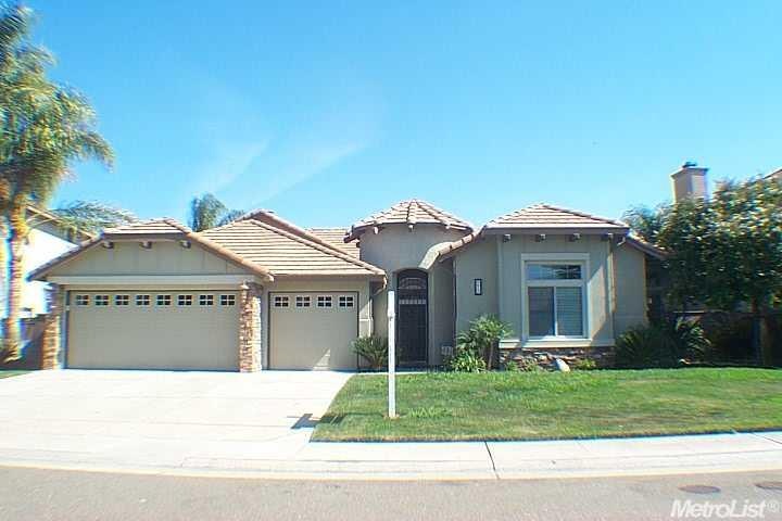 3 car garage with high ceiling, overhead storage a