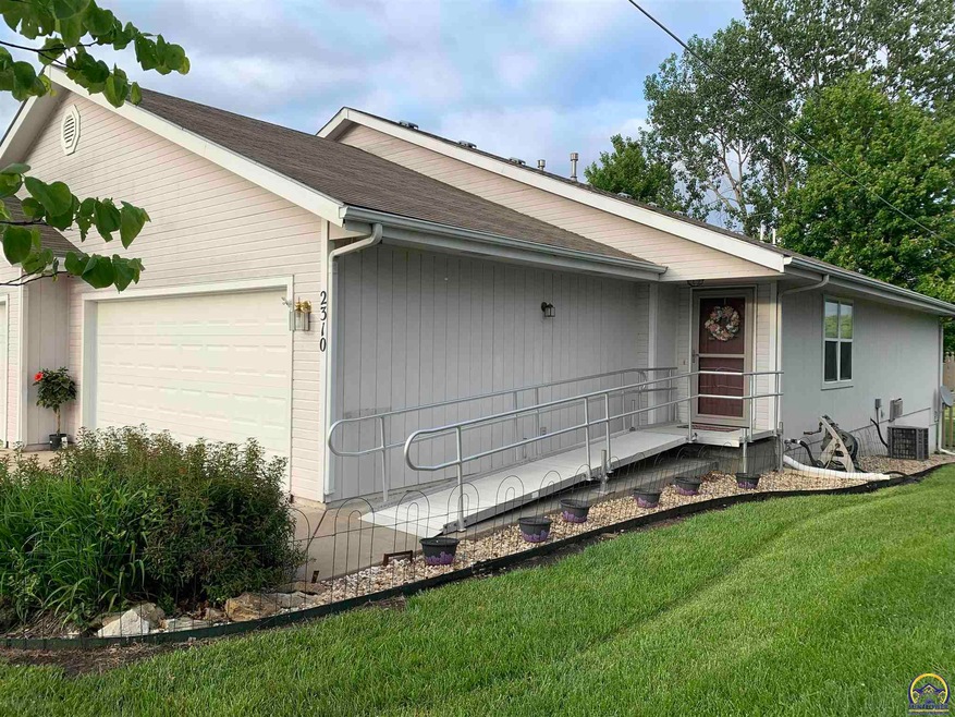 2310 SW Ancaster Rd, Topeka, KS 66614 - photo 1