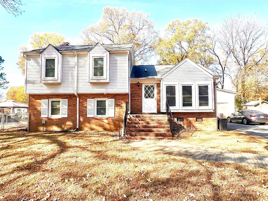 2708 Johnny Reb Ln, Charlotte, NC 28273 - photo 1