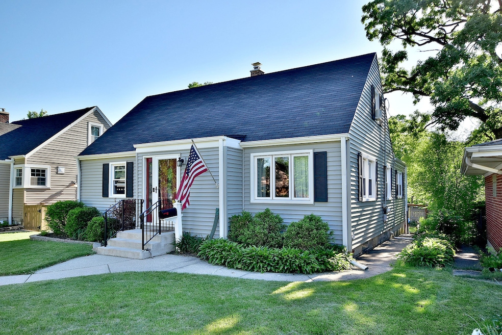 328 N Oaklawn Ave, Elmhurst, IL 60126 - photo 1