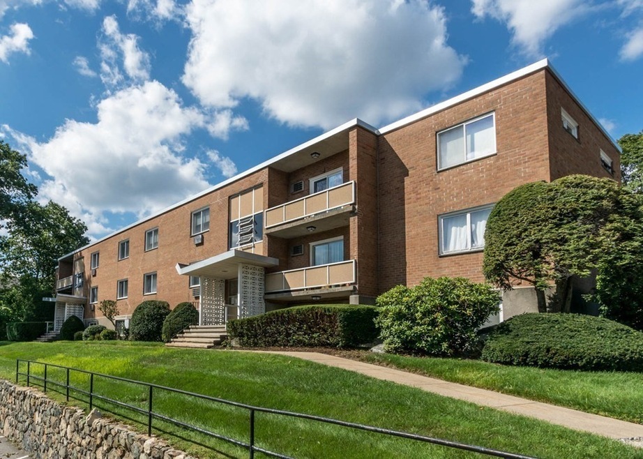 32 Jacqueline Rd unit E, Waltham, MA 02452 - photo 1