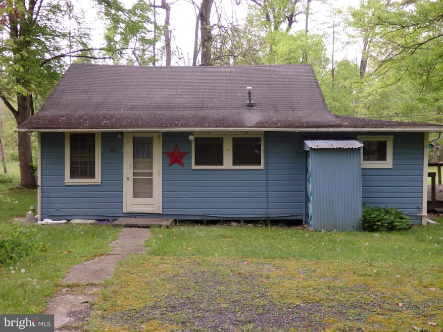 1285 Nursery Rd unit 15, Green Lane, PA 18054 - photo 1