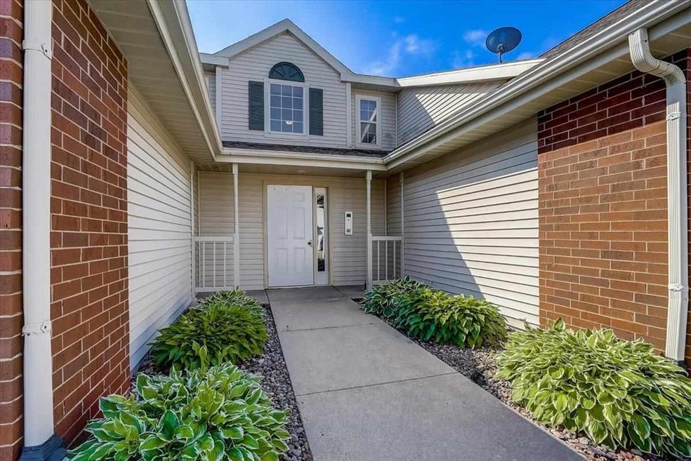 925 Park St unit 102, Oregon, WI 53575 - photo 1