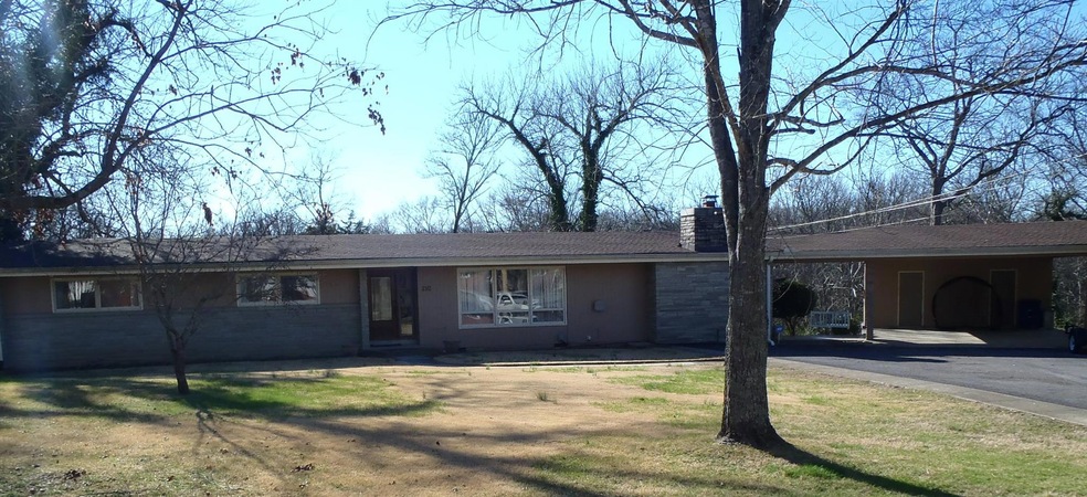 212 S Linda Dr, Shelbyville, TN 37160 - photo 1