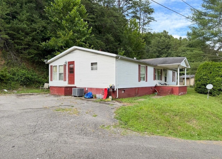 1039 Right Fork Bull Creek Rd, Prestonsburg, KY 41653 - photo 1