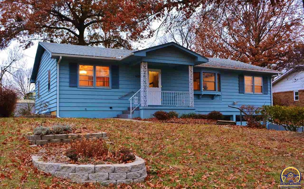 609 SW Crest Dr, Topeka, KS 66606 - photo 1
