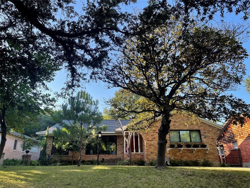6755 E Mockingbird Ln, Dallas, TX 75214 - photo 1