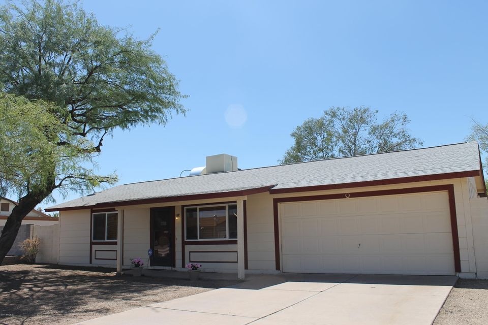 Front porch & 2 car garage