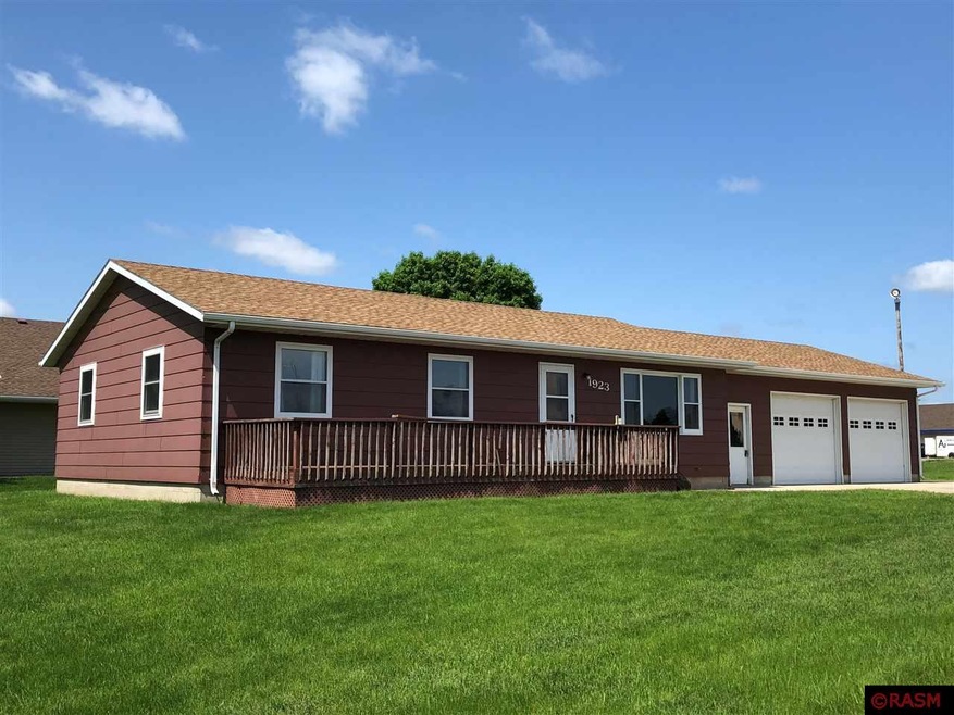 1923 N Garden St, New Ulm, MN 56073 - photo 1