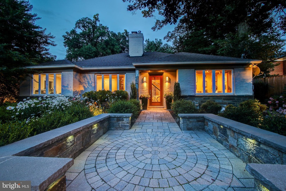 9005 Spring Hill Ln, Chevy Chase, MD 20815 - photo 1