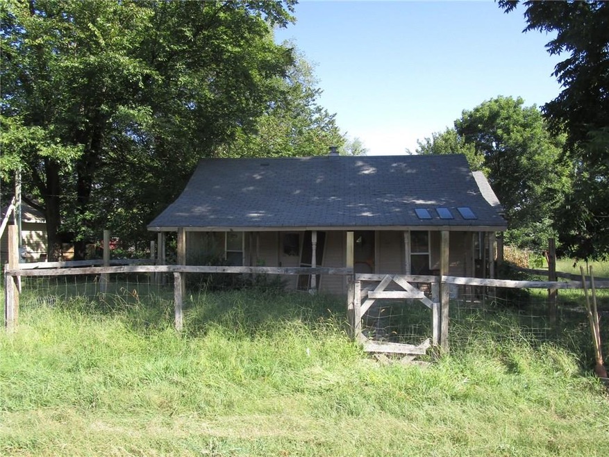 110 W Cleveland St, Prairie Grove, AR 72753 - photo 1