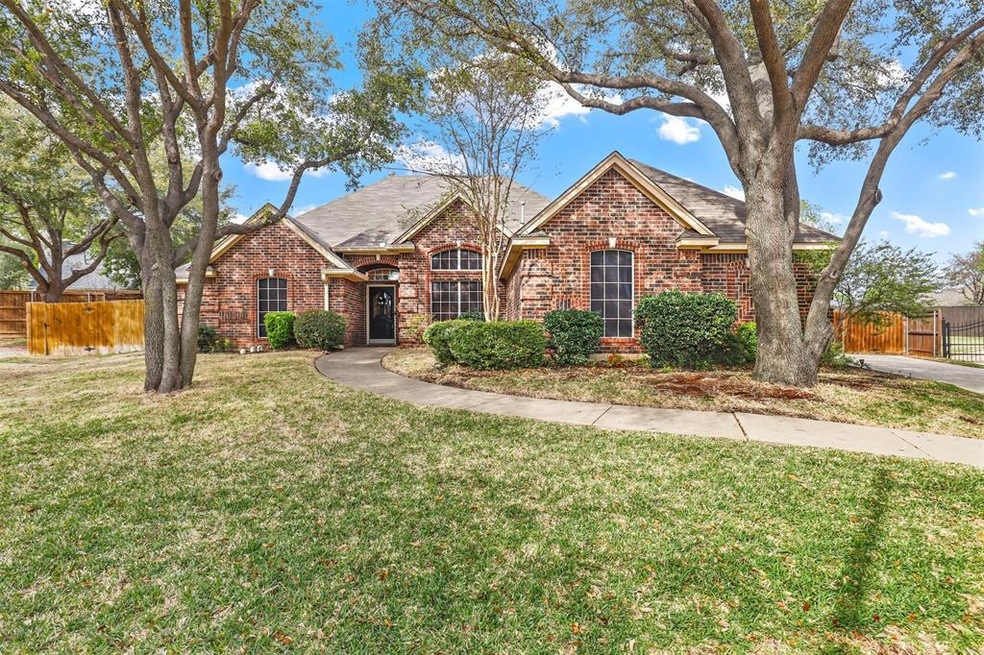 7601 Bridlewood Ct, North Richland Hills, TX 76182 - photo 1