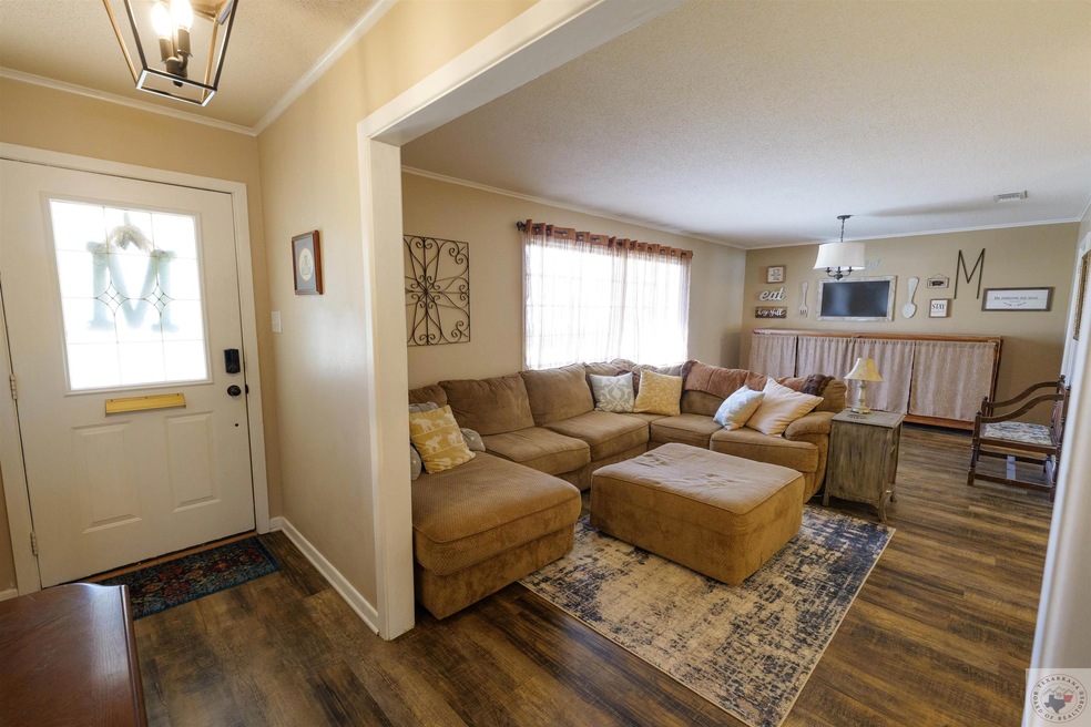 1318 Holloway Dr, Texarkana, TX 75503 - photo 1