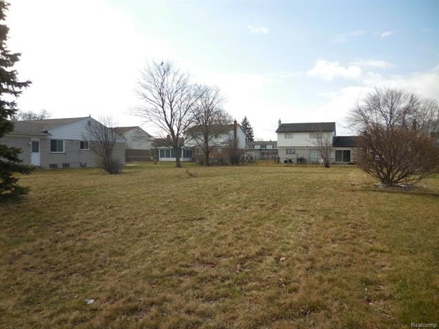 HUGE LOT NEAR TELEGRAPH