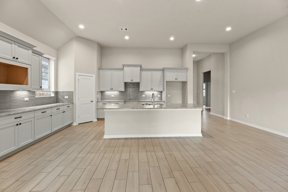 1915 Hickory St, Tomball, TX 77375 - photo 1