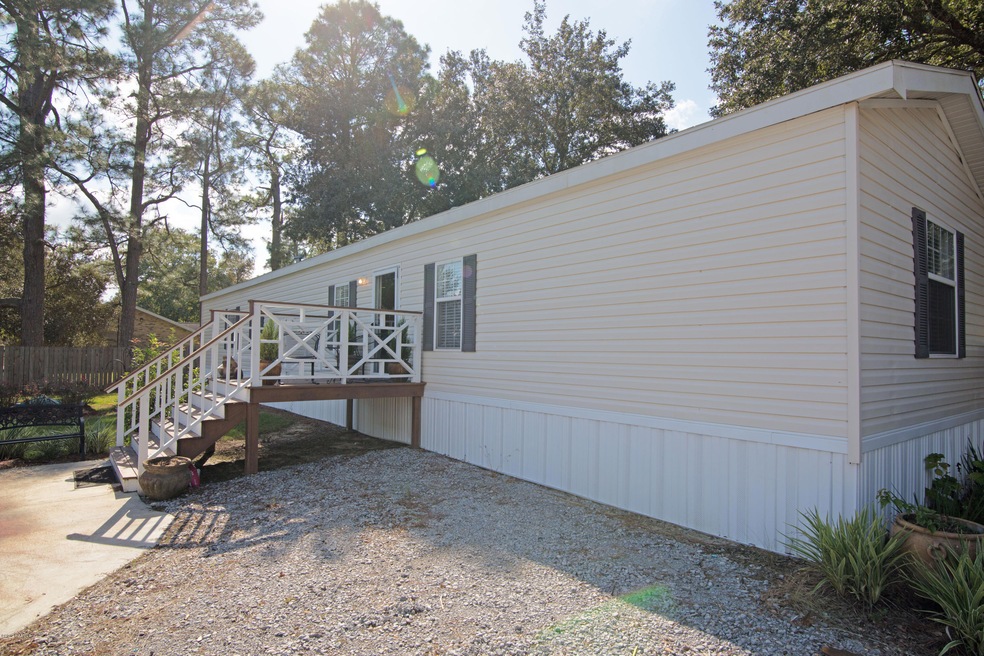 106 Roxanne Dr, Youngsville, LA 70592 - photo 1