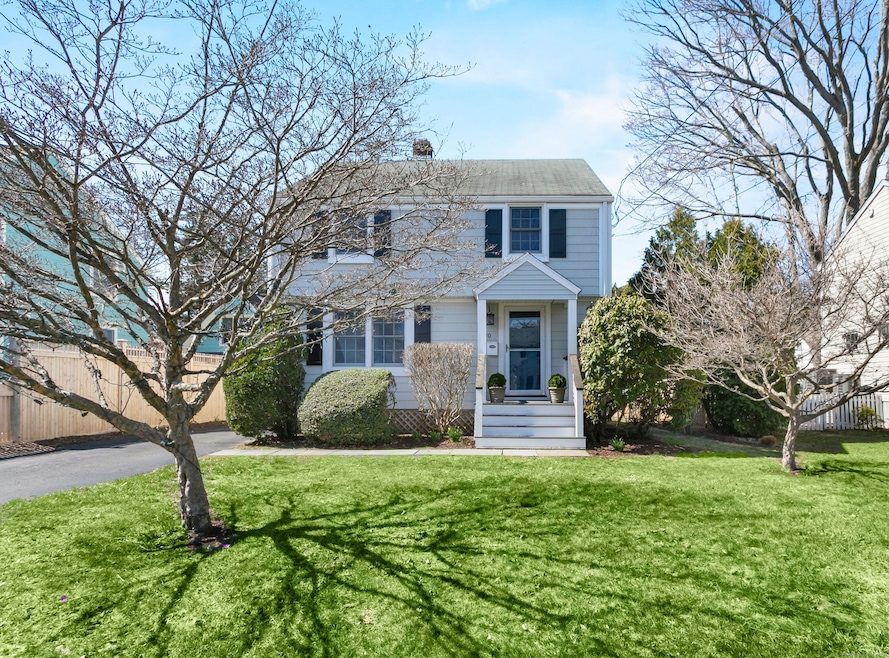 Location, location, location! Welcome home to 70 A