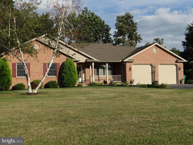 90 Monroe Dr, Chambersburg, PA 17201 - photo 1