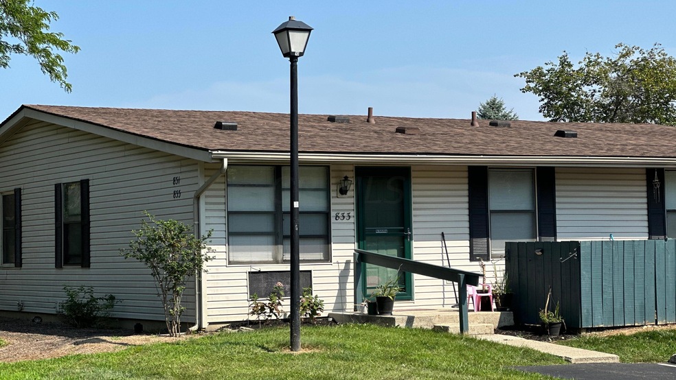 833 Pipers Run Ct, Columbus, OH 43228 - photo 1