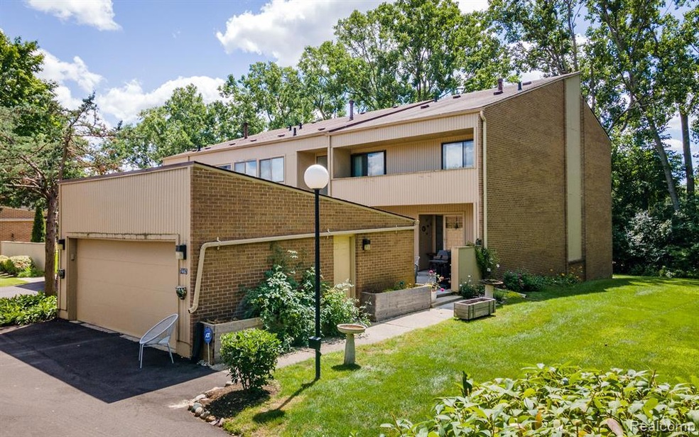 End Unit in Green Farms