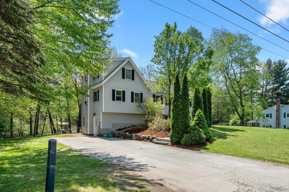 11 Carriage Ln, MerriMacK, NH 03054 - photo 1